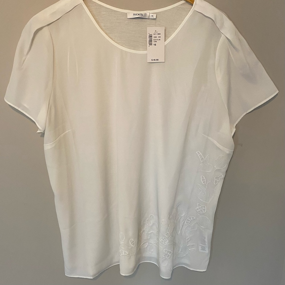 Ricki's White Scoop Neck Short Sleeve Blouse with Embroidery
